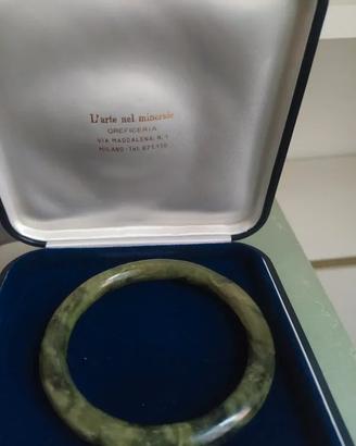 Bracciale tondo in giada Oriente