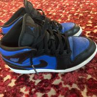 scarpe Nike n 35 e new balance n 35.5