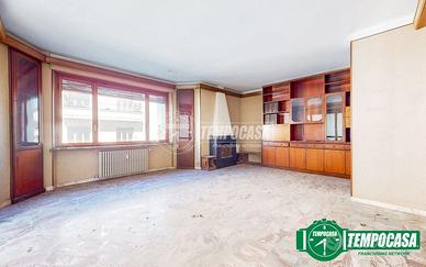 AMPIO QUADRILOCALE CON TERRAZZO !!