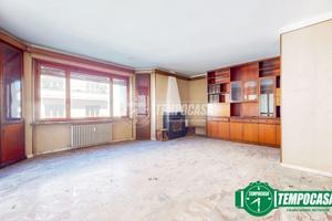 AMPIO QUADRILOCALE CON TERRAZZO !!