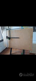 Tavolo da disegno profesionale con tecnigrafo