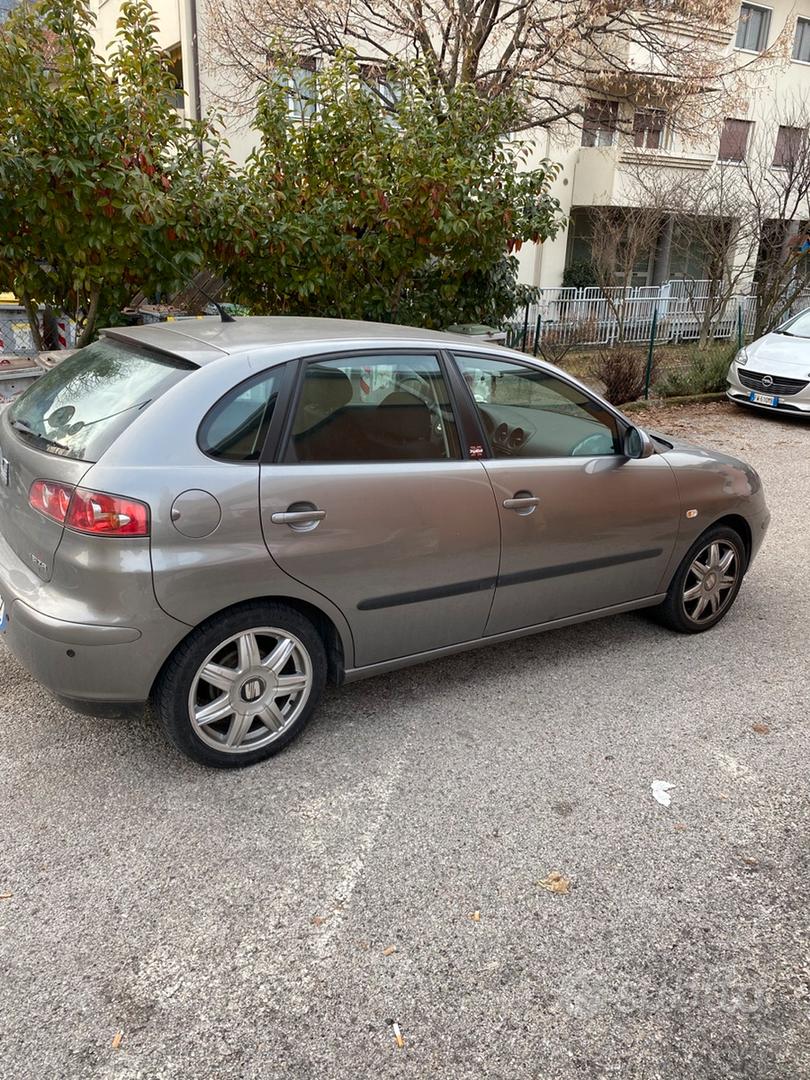 Seat Ibiza 2005 photo 2