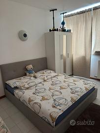 Letto matrimoniale e armadio