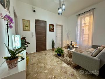 Elegante appartamento arredato e corredato