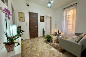 Elegante appartamento arredato e corredato