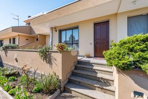 VILLA A SCHIERA A RESCALDINA