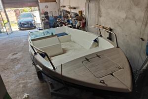 Barca 4.50 MT autosvuotante Yamaha 25/50 cv