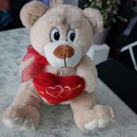 peluche orso con cuore