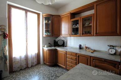 4 LOCALI A GENOVA