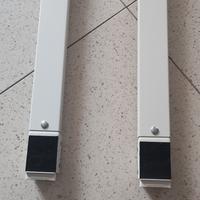 Base con ruote munite di freno.