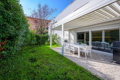 PORZIONE DI TRIFAMILIARE A CASALECCHIO DI RENO