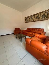 Casa indipendente su due livelli con giardino