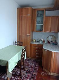 cucina completa elettrodomestici e tavolo +sedie