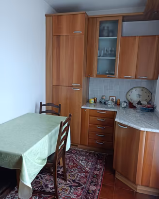 cucina completa elettrodomestici e tavolo +sedie
