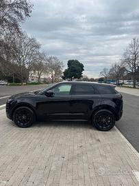 Evoque ibrida Plug In total black come nuova 