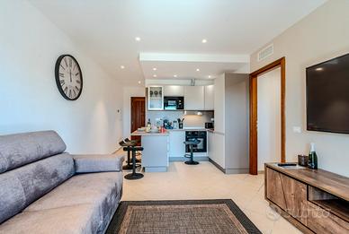 Elegante bilocale centrale con veranda panoramica