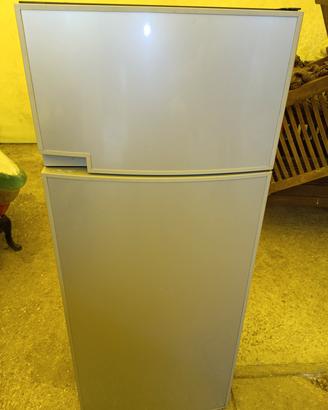 Frigo trivalente combinato Dometic per camper