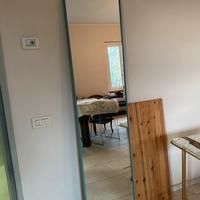 Specchio con cornice in metallo azzurro