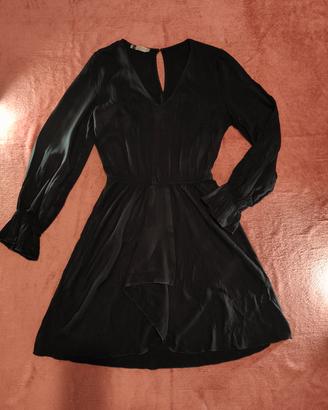 👗 Abito total black stretto in vita 👗