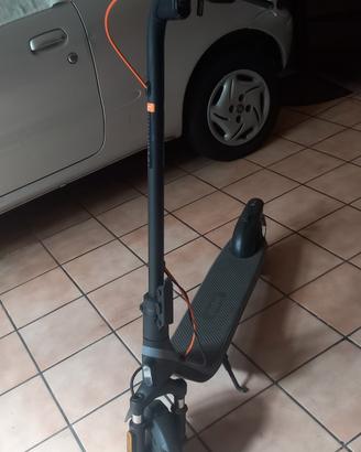 monopattino elettrico ninebot