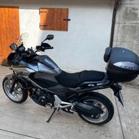 HONDA NC 750X del 2017 (NO DCT) con 14000Km