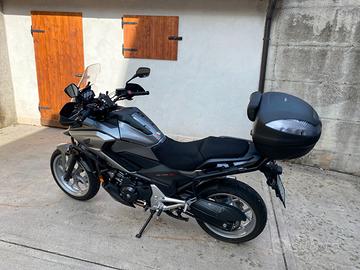 HONDA NC 750X del 2017 (NO DCT) con 14000Km