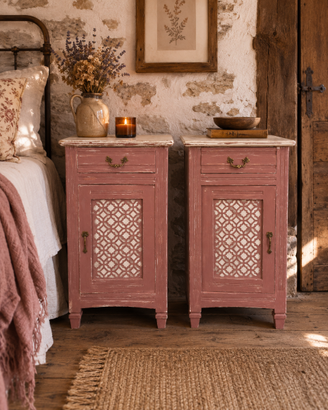 Coppia di comodini rustici