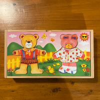 Gioco in legno stile Montessori Vesti gli orsetti