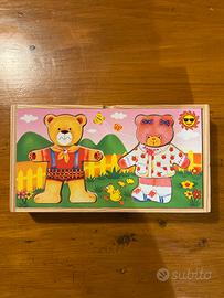 Gioco in legno stile Montessori Vesti gli orsetti