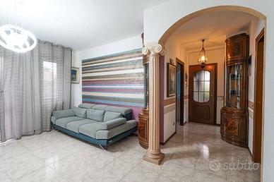 Appartamento di 120 m² con 5 locali e box auto a O
