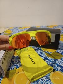 occhiali sportivi Oakley