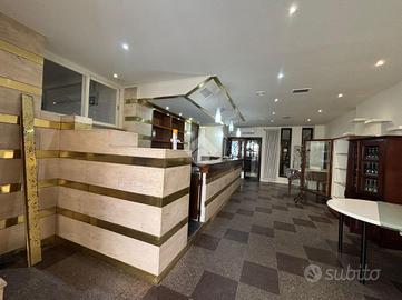 NEGOZIO A ROMANO DI LOMBARDIA