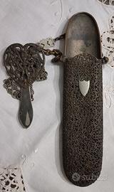 Antico porta occhiali in metallo