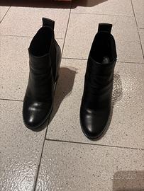 Stivaletto nero Janet Sport