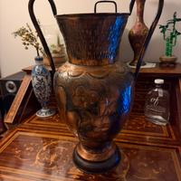 Vaso martellato in rame anni ‘900 Bologna