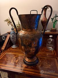 Vaso martellato in rame anni ‘900 Bologna