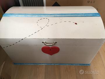 BAULE IN LEGNO DECORATO A MANO