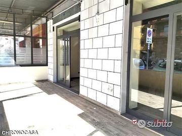 Contesse, ampio locale commerciale su strada, 120