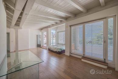 Esclusivo appartamento all'ultimo piano con terraz