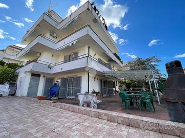 TRIFAMILIARE A POLLENA TROCCHIA