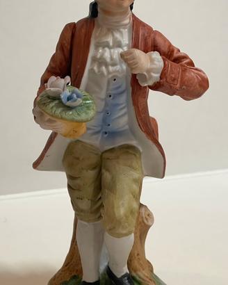 Statuina vintage N coronata stile Capodimonte