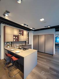 VENETA CUCINE modello LIKE J da esposizione