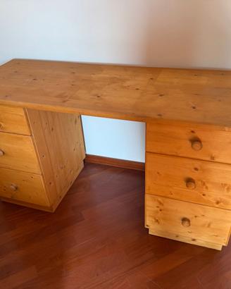 Scrivania in legno massello