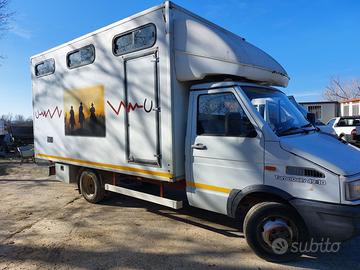 Furgone per trasporto cavalli