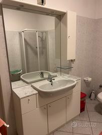 Mobile bagno con lavandino