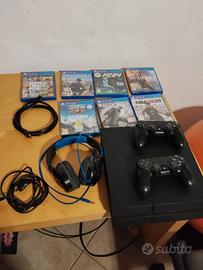 PS4 500GB + 2 controller + una cuffia + 7 giochi 
