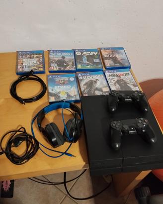 PS4 500GB + 2 controller + una cuffia + 7 giochi 