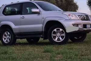 Toyota land cruiser J12 KDJ125J