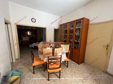 Casa, Campofelice di Roccella.