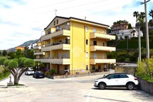 3 LOCALI A SAN LUCIDO